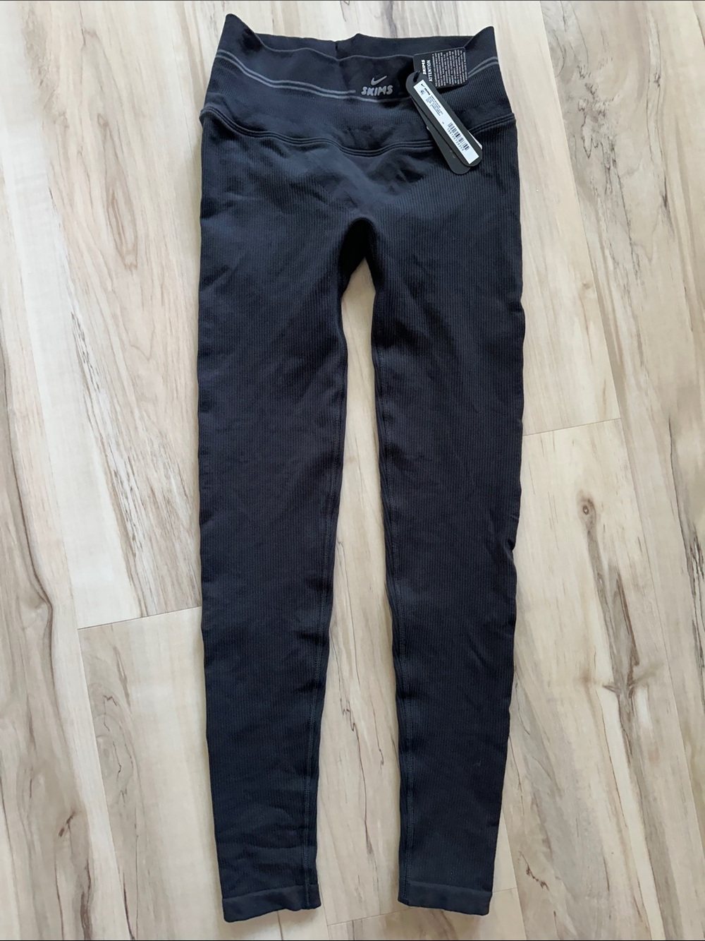 SKIMS Ribbed Seamless Dip Back 26” leggings - NWT